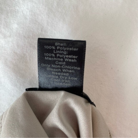 Ann Taylor 3D Floral Ruffle Pink Red Sleeveless Lightweight Romantic Top Size M - Picture 11 of 13